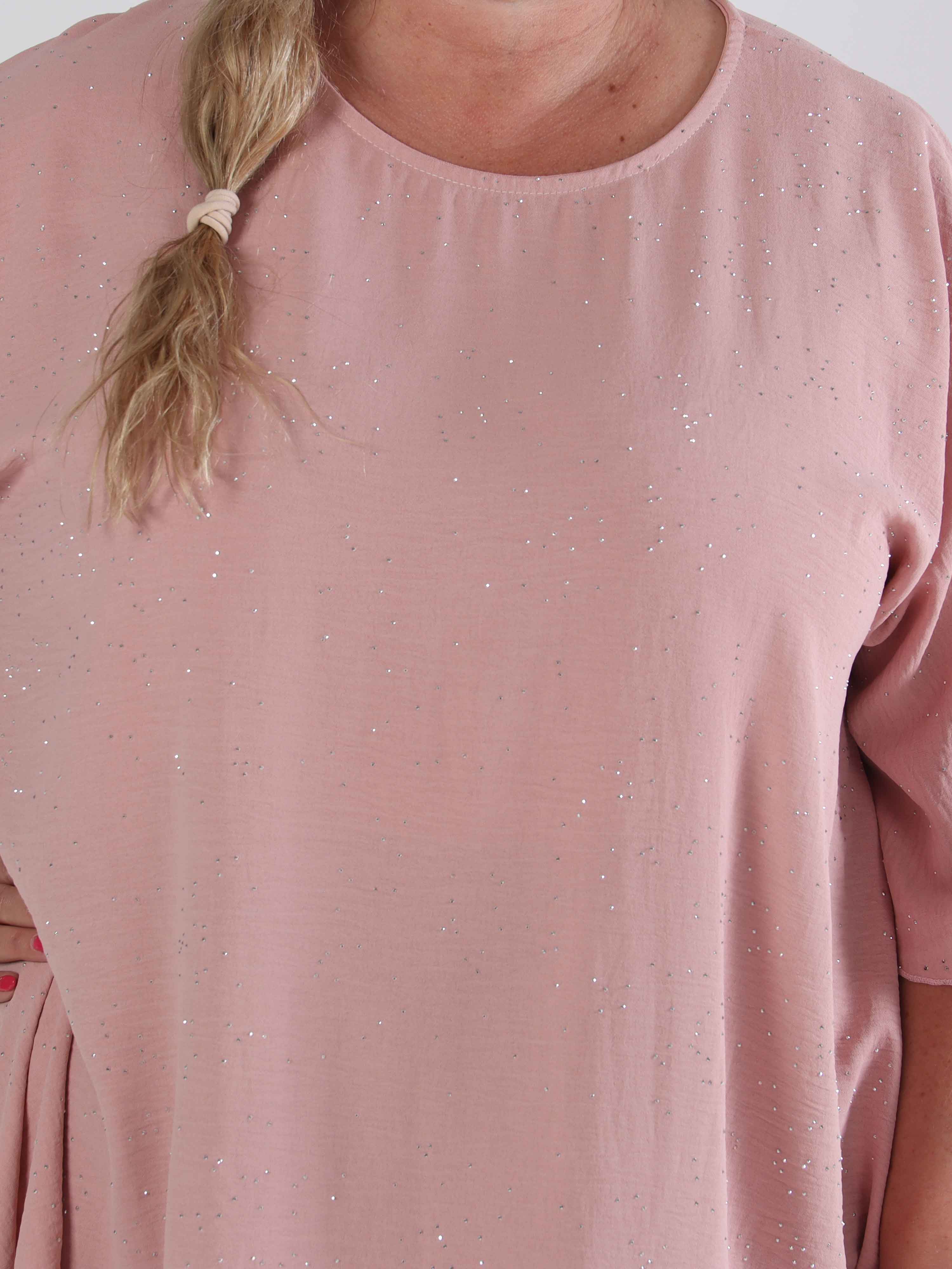 Johanne - Enfärgad klänning i stor storlek med utsmyckning av fuskpäls